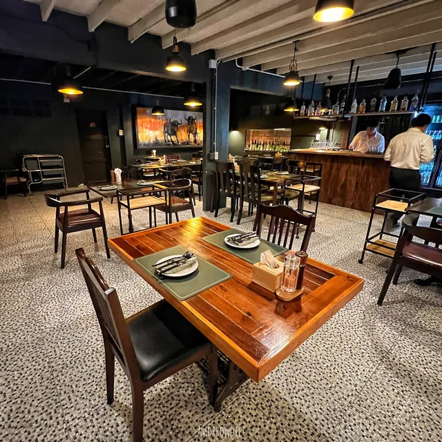 Four Dining Grill and Bar