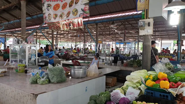 Maenam Morning Market