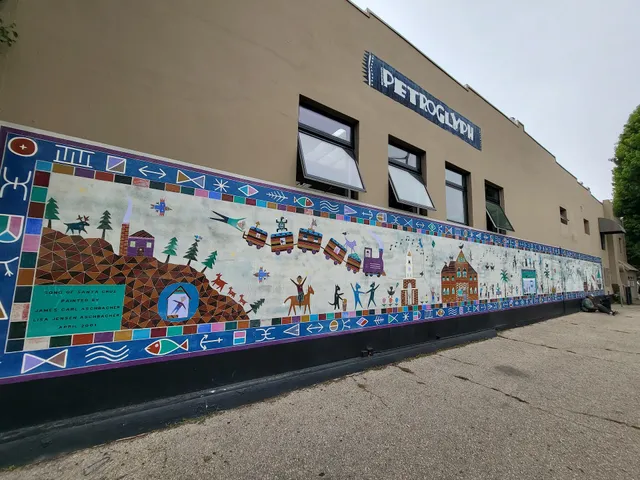 Petroglyph Ceramic Lounge