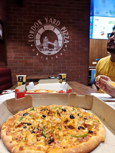 London Yard Pizza