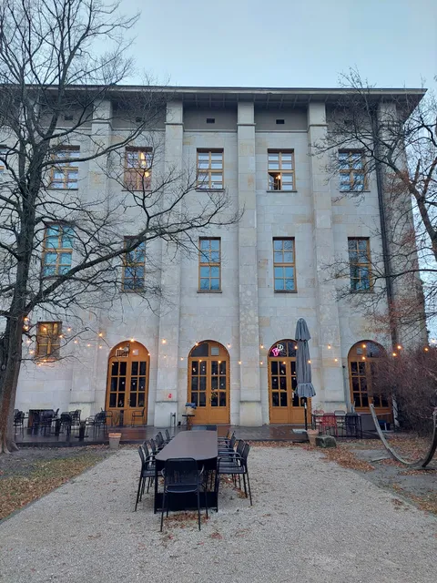 Podrygi / cafe & bar