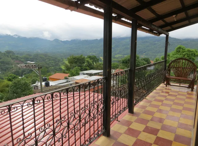 Hotel y Hostal El Almendro