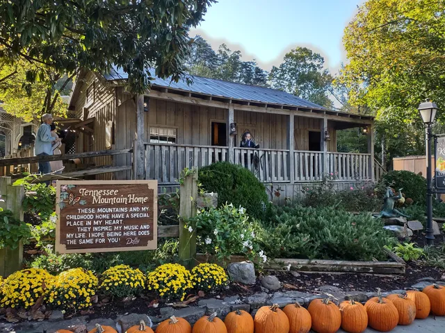 Dolly's Tennessee Mountain Home