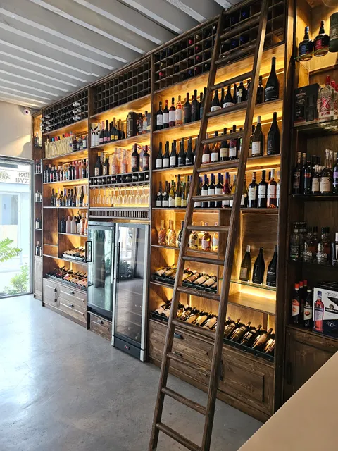 Lab Bar & Restaurant