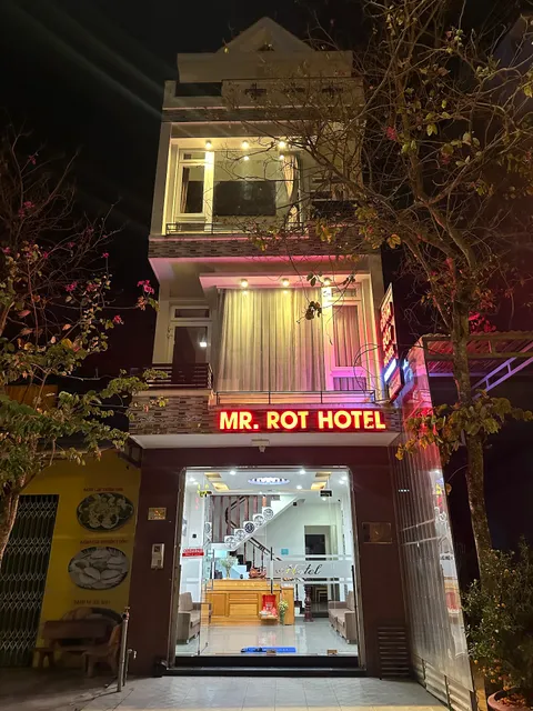 Đình Rốt Hotel