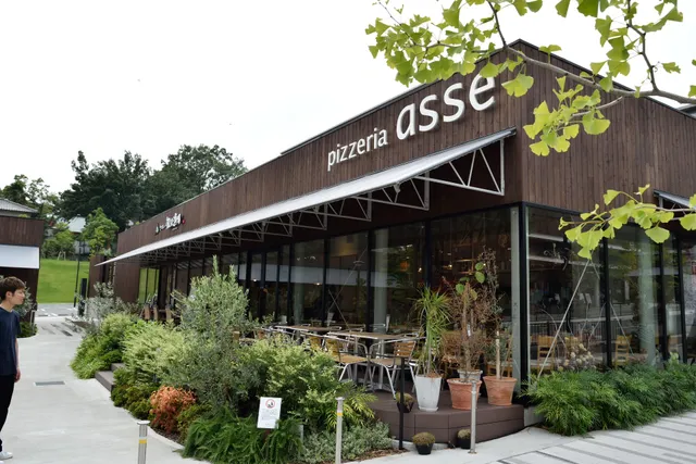 Italian pizzeria asse Suita Green Place store
