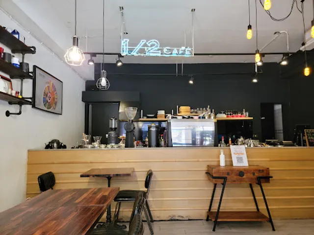 ½ Café