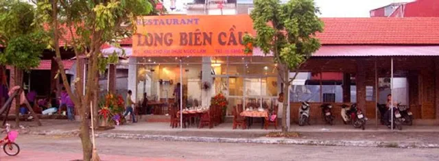Nhà hàng Long Biên cầu