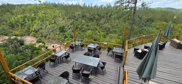 Five Sisters Restaurant