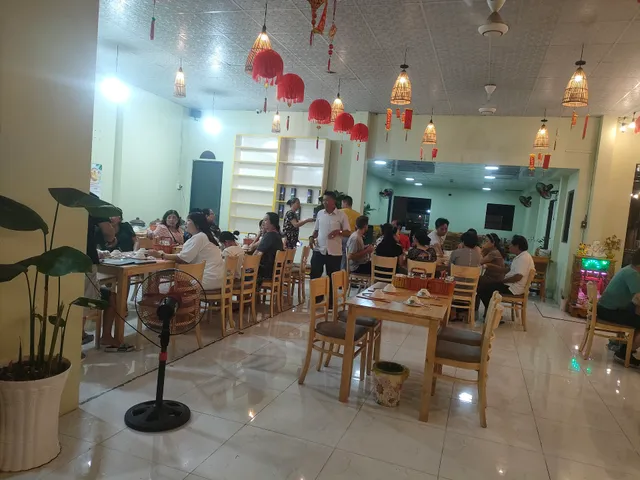 Nhà hàng hải sản Phải Đến (Phải Đến Seafood Restaurant)