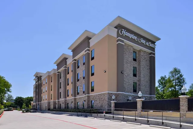 Hampton Inn & Suites Dallas Market Center