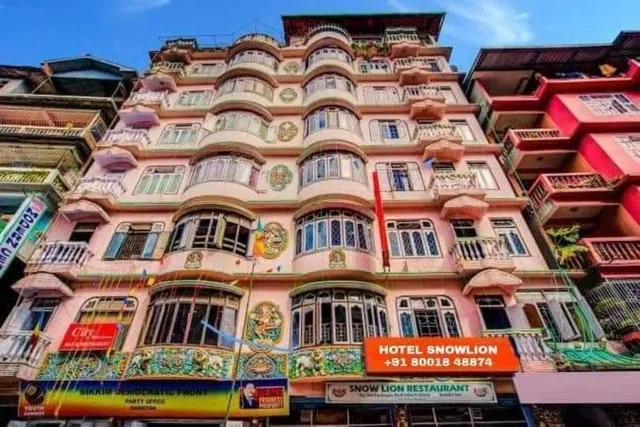 Make Holiday Hotel Snow Lion