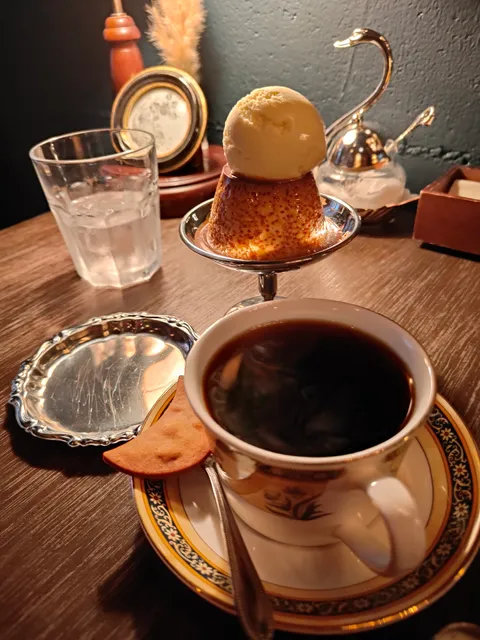 Cafe Moon and Coffee