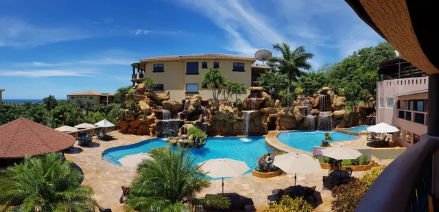 Clarion Suites Roatan at Pineapple Villas