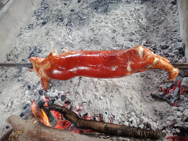 Jomiwa's Lechon House