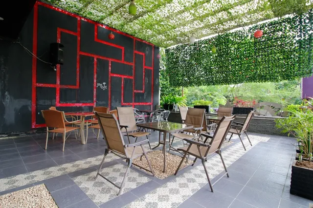 RedDoorz Premium near Nipah Mall