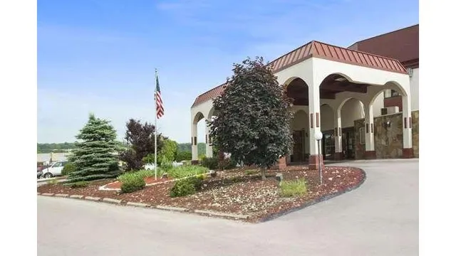 Ramada by Wyndham Pittsburgh/New Stanton