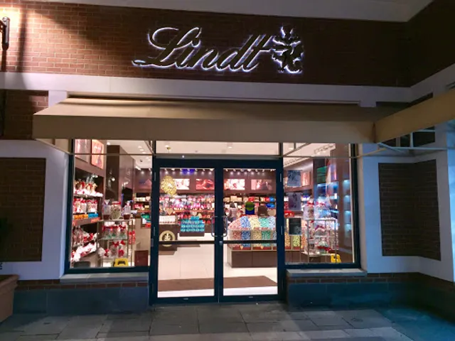 Lindt Chocolate Shop - Vancouver Airport McArthurGlen