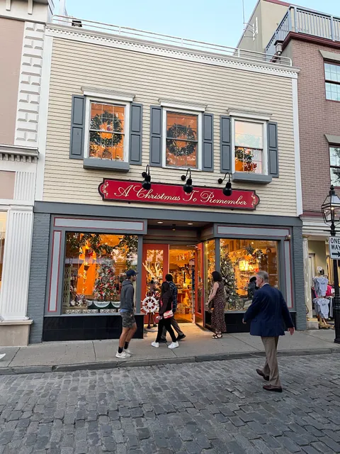 A Christmas To Remember, Newport