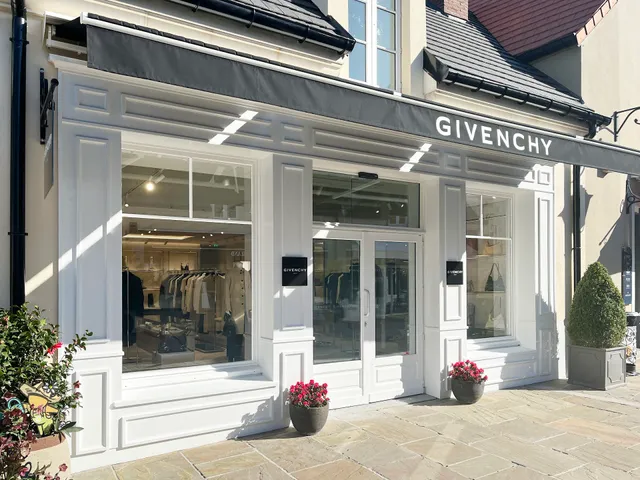 Givenchy La Vallée Village