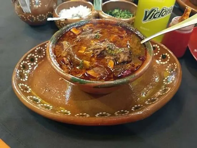 BIRRIA Y TACOS LOS CARNALES