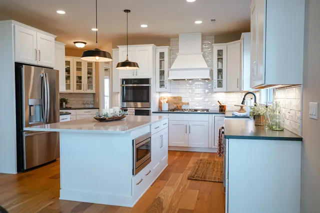 BROC Cabinets, Countertops, & Granite