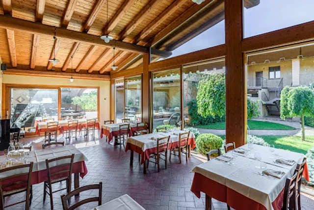 Al Burnec - Dine & Wine