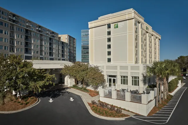 Holiday Inn Express & Suites Charleston Dwtn - Westedge by IHG