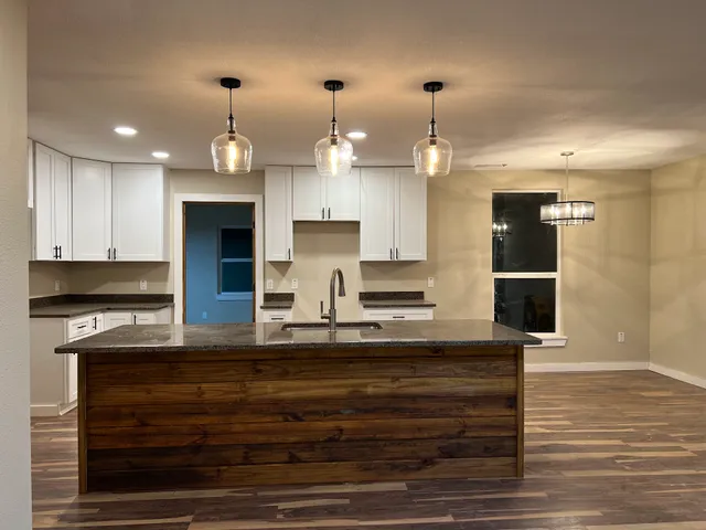 Best Granite Countertops & Cabinets