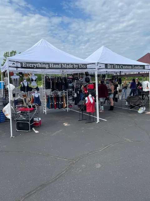 DeeTra Custom Leather