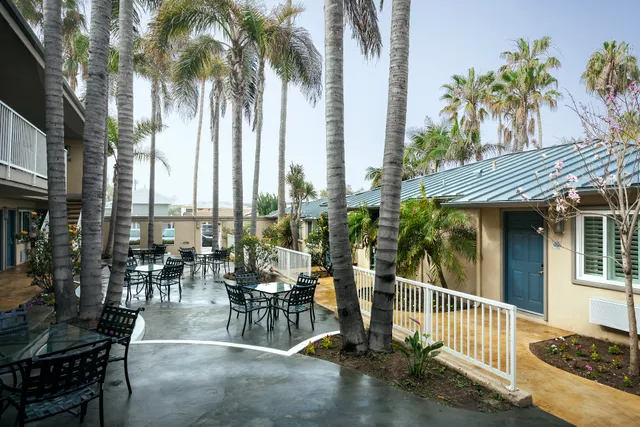 PB Surf Beachside Inn