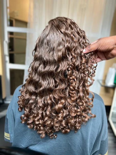 Alyssa Monét at Curl Care Salon