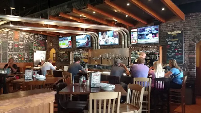 Boombozz Pizza & Watch Bar - Louisville Highlands