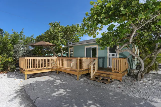 Rolling Waves Beach Cottages