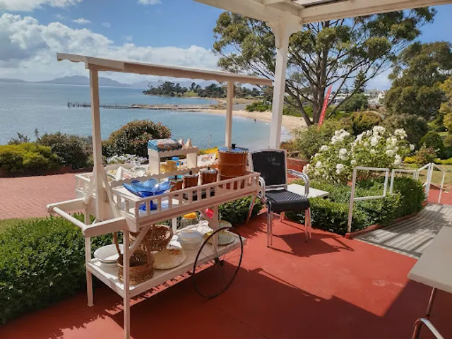 Felicity's Antiques, Vintage & Tea Room