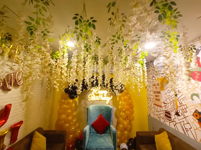 Cafeana Cafe Studio & Lounge