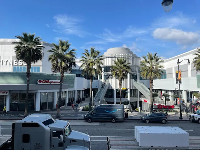 HOLLYWOOD HIGHLAND HOTEL AND HOSTEL