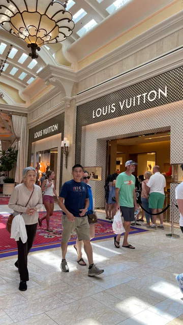 LOUIS VUITTON