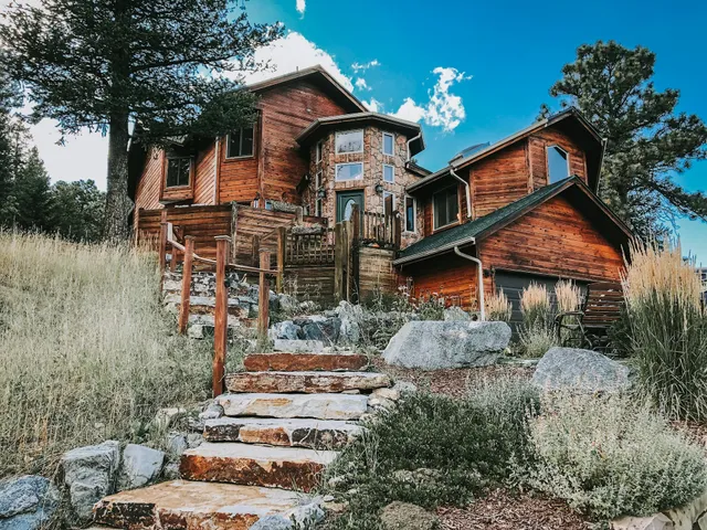 Juniper Lodge & Treehouses