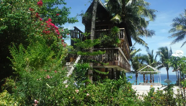 Bamboo House Beach Lodge & Restaurant