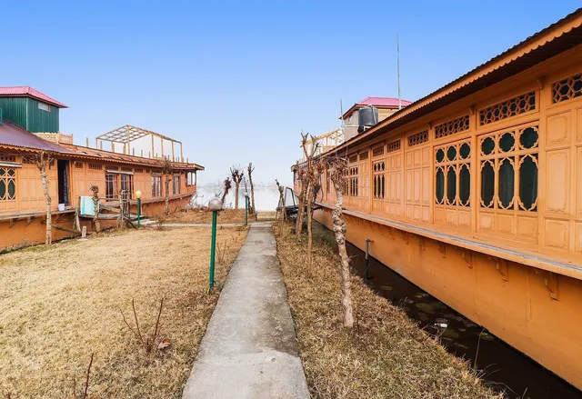 OYO 24526 Zojila Heritage Houseboats