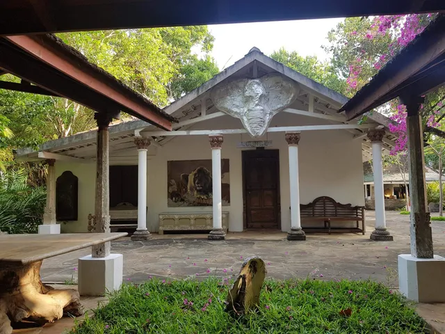 White Elephant Sea & Art Lodge