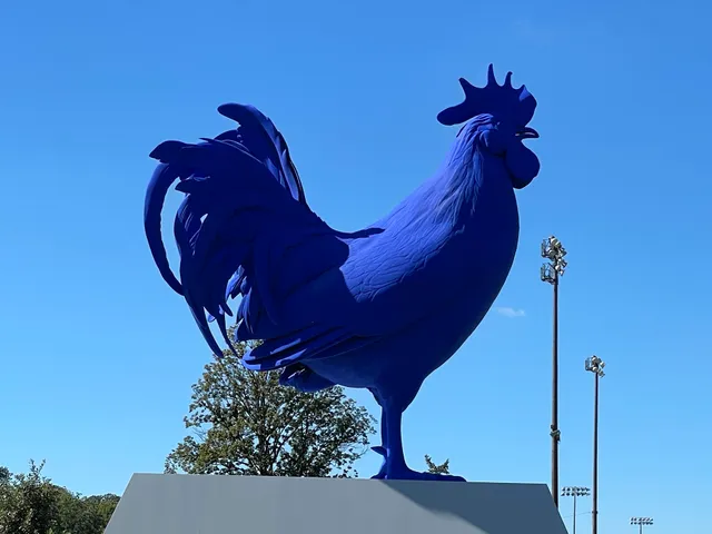 Hahn Rooster Sculpture