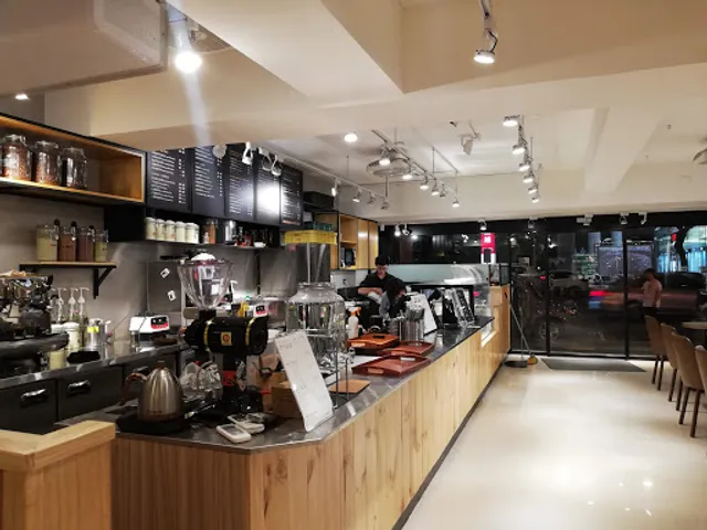 Louisa Coffee 路易莎咖啡(天母忠誠門市)