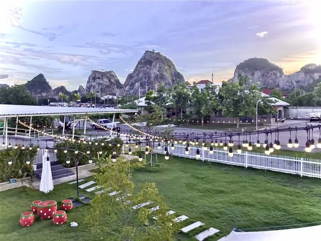 Rock Resort Ratchaburi ร็อครีสอร์ท ราชบุรี