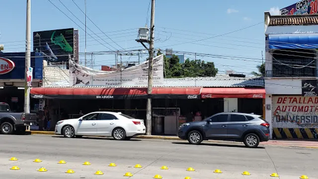 Tacos De Carnitas Los Auténticos Cuñados
