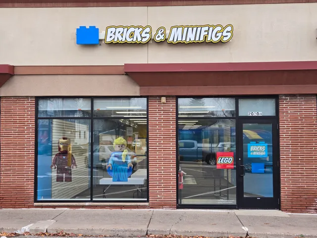 Bricks & Minifigs Highland Park