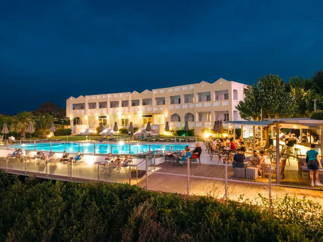 NIFOREIKA BEACH HOTEL & BUNGALOWS