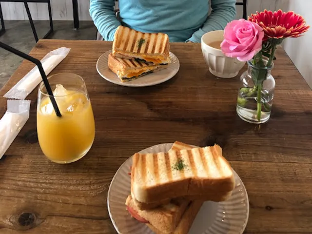 uni -seasonal kitchen-