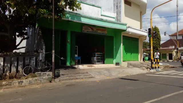 Warung Man Nyaman Ibu Wiwik